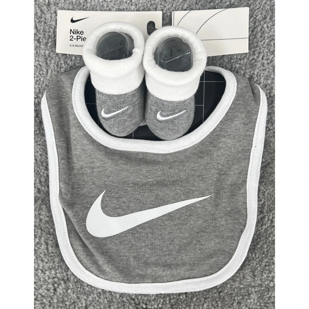 Nike Bib and Booties 2-Piece Set Baby 0-6M Grey White Swoosh‎ NEW